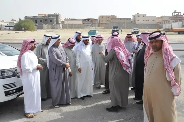 بلدي القطيف يقف ميدانياً على احتياجات أم الساهك وماجاورها