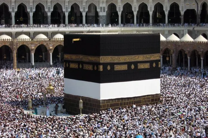 حملة جسور الأئمة تسيّر رحلتها لـ "مكة المكرمة"