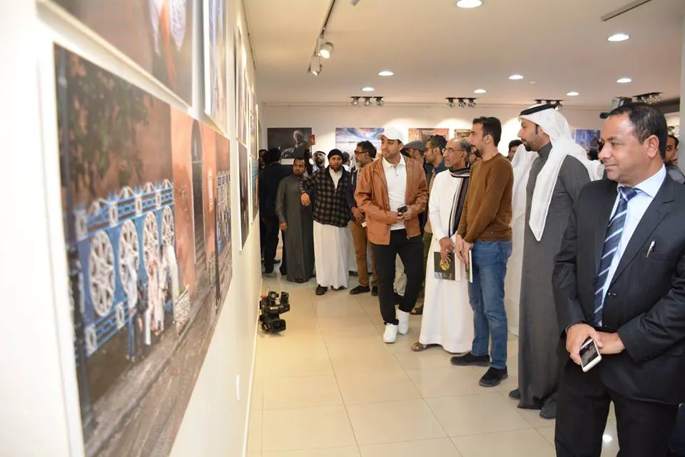 القطيف وحياة الشارع" يجذبان الزوار لمعرض ضوئي القطيف