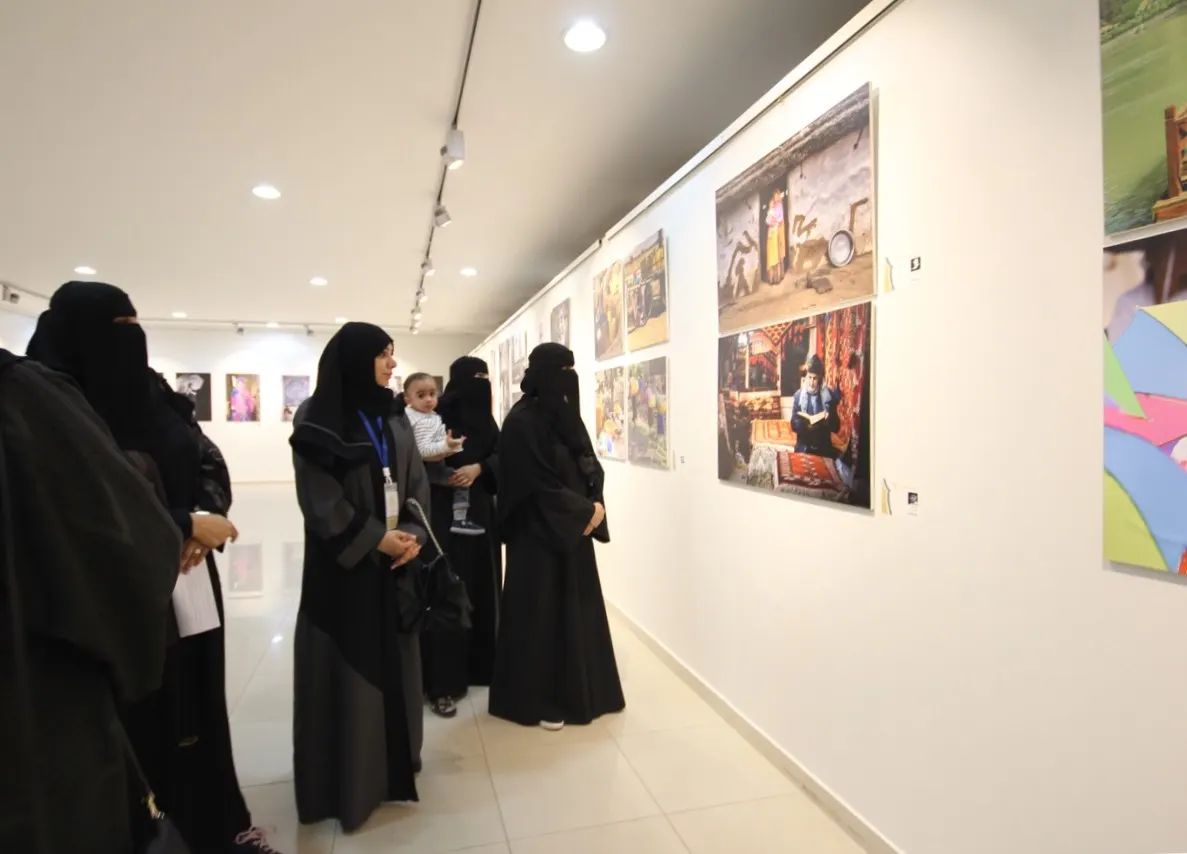 الشويخات تناقش أبعاد العمل الفني وأسس قراءته