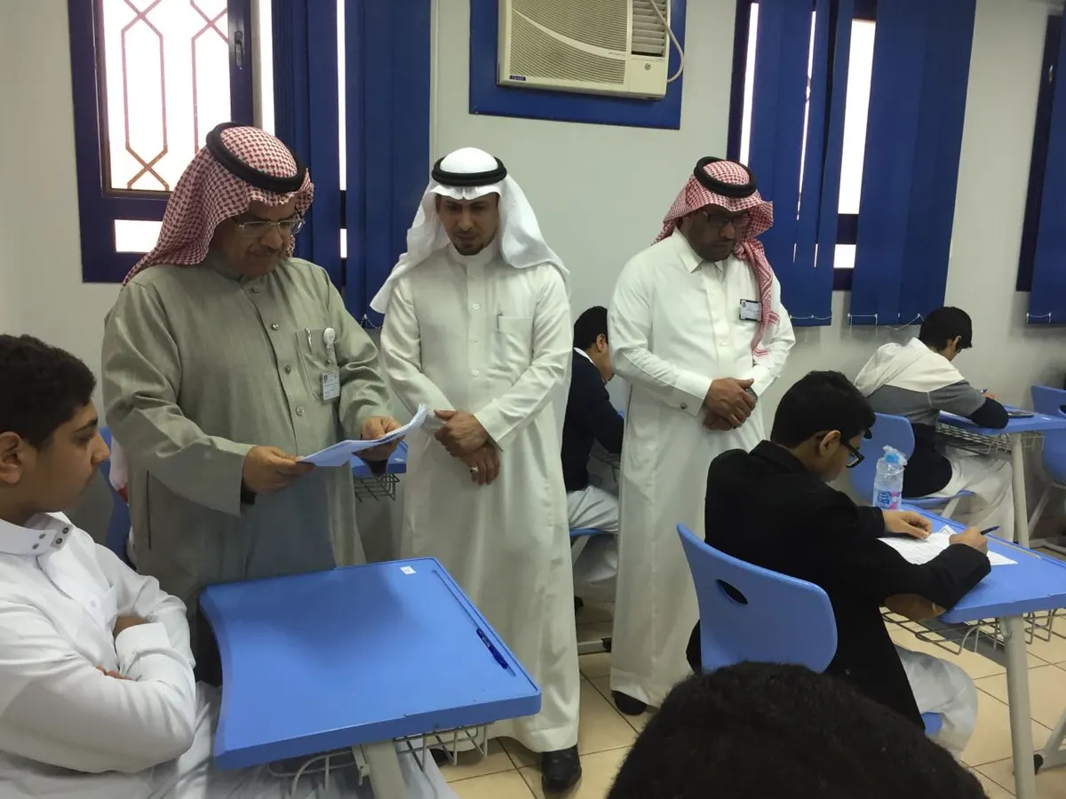 مسؤولو التعليم يقفون على سير الاختبارات في مدارس القطيف