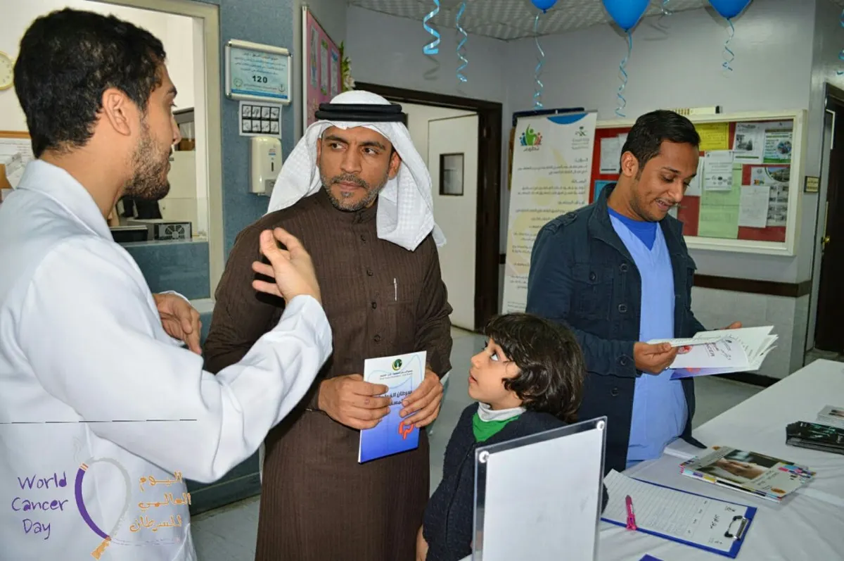 بالصور .. مستشفى عنك يقيم فعاليات اليوم العالمي للسرطان