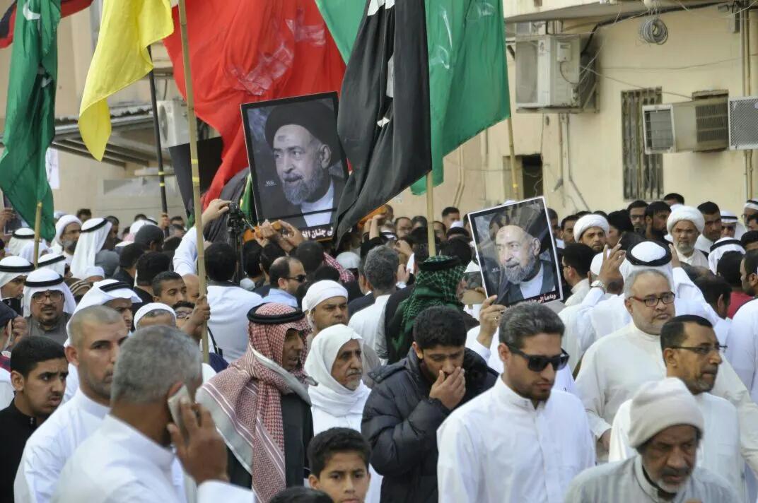 بالصور.. جموع غفيرة تشيع جنازة العلامة آل نصيف
