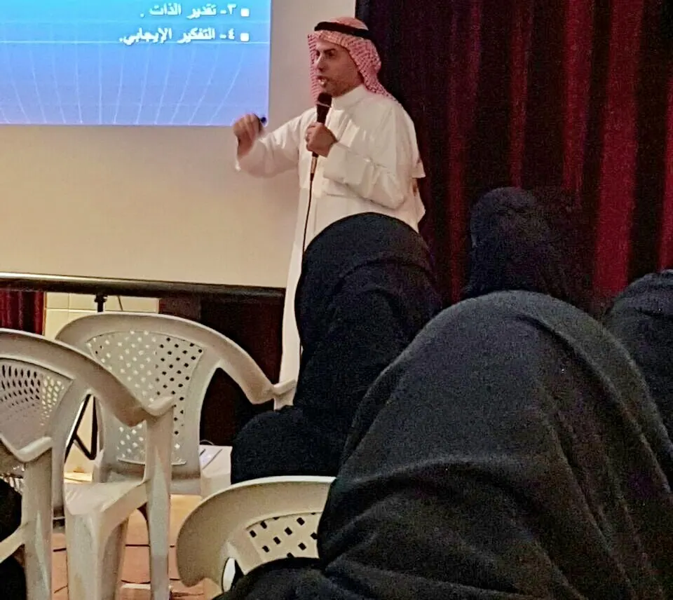 صفوى ..تربية النفس وحوار الأسرة في اللقاء الثاني لـ1000 زهرة