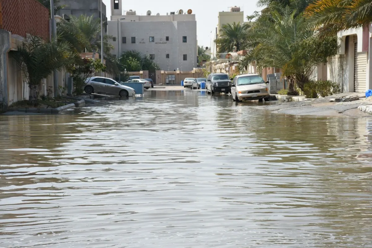 خيرية أم الحمام: إجلاء ثلاث عوائل متضررة من الأمطار إلى شقق جديدة
