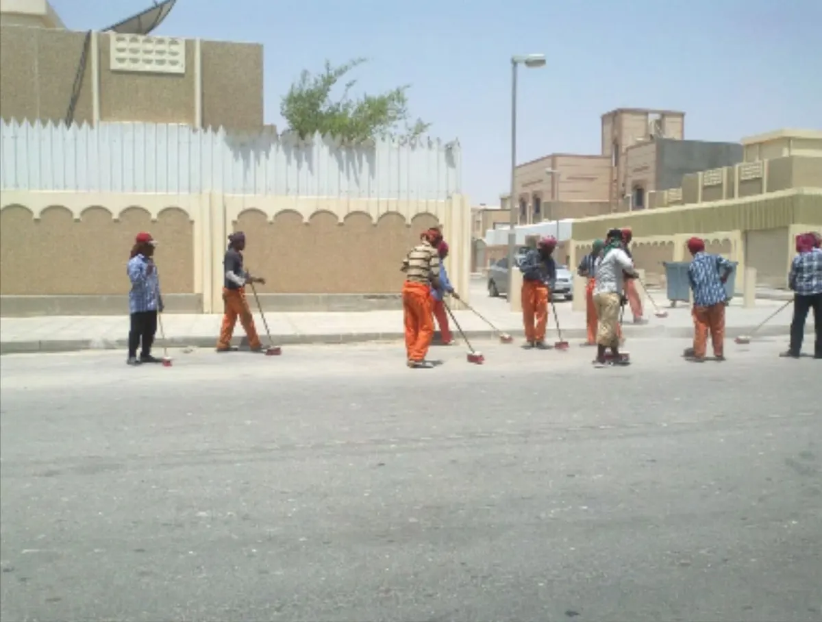 بلدية القطيف تطلق حملة نظافة في منطقة الاسكان