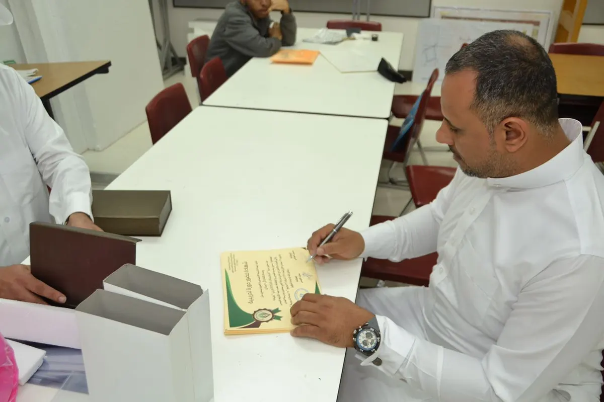 صفوى..25 متدرباً يتعرفون على أساسيات الخط العربي