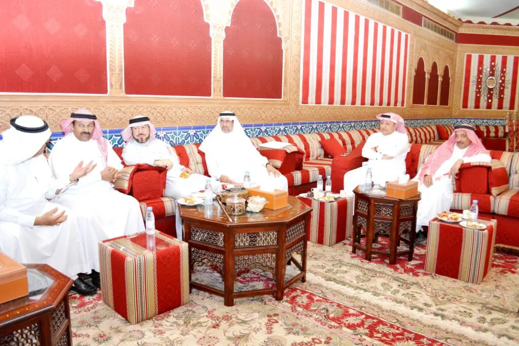 الدكتور السيهاتي يتعرف على خدمات خيرية سيهات