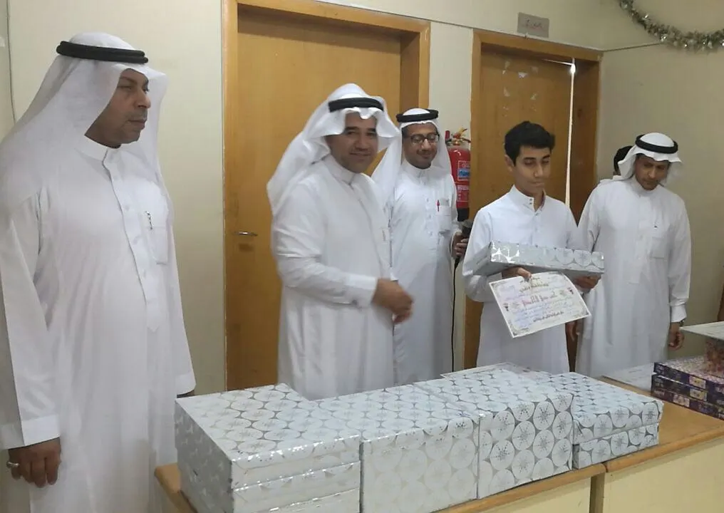 التوبي.. زيد بن أرقم تكرم طلابها المثاليين