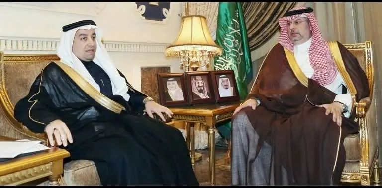 رئيس هيئة الرياضة الأمير عبد الله بن مساعد يعزي رئيس نادي السلام في وفاة والده