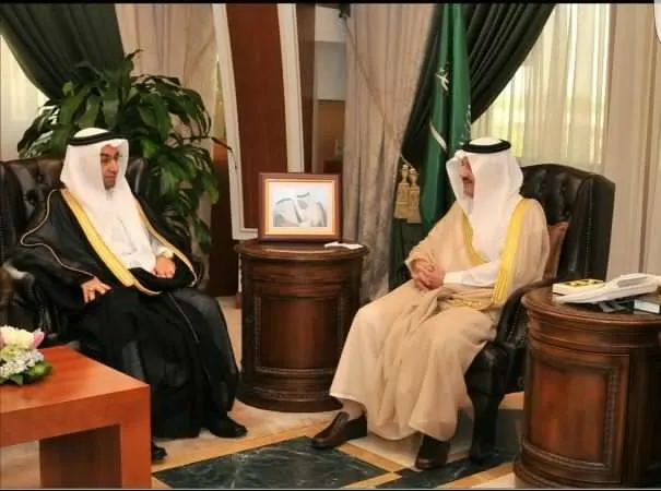 سمو أمير المنطقة الشرقية يعزي رئيس نادي السلام في وفاة والده