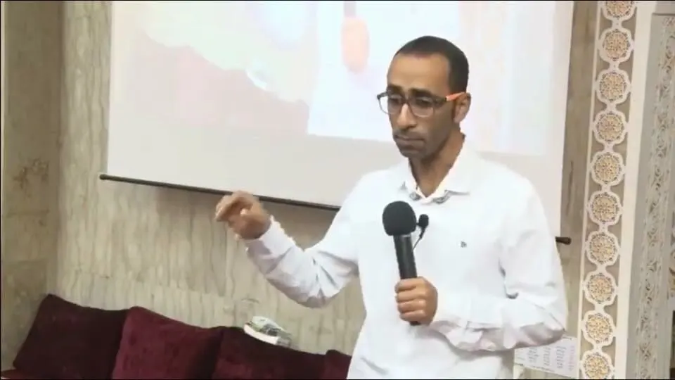 صفوى..بطل الخطب الفكاهية يتحدث عن مسيرته نحو التميز