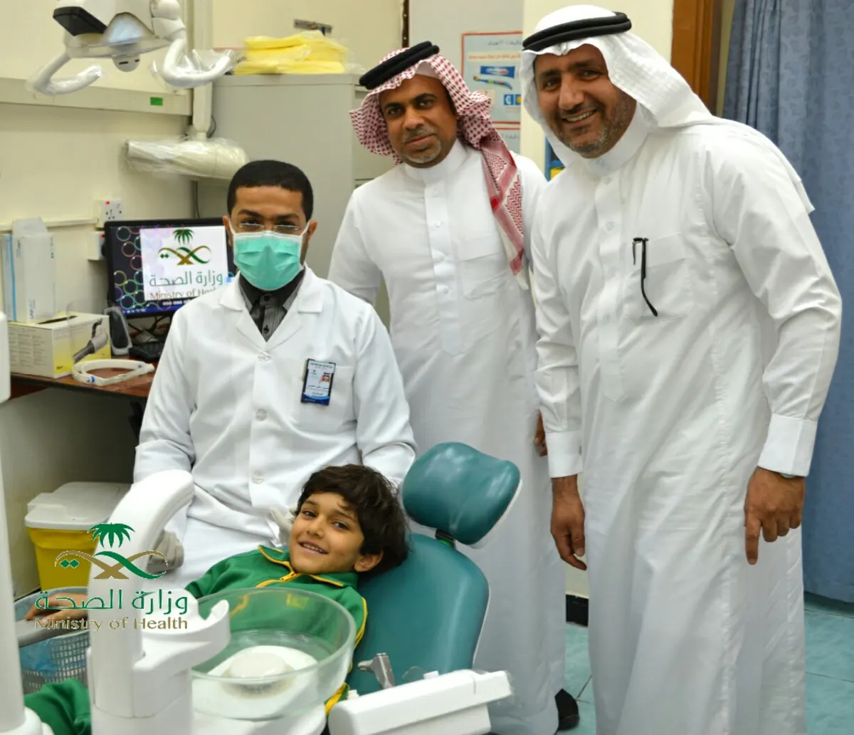 «الأسنان صحة وجمال»..عبر أركان ومحاضرات توعوية في مستشفى عنك العام