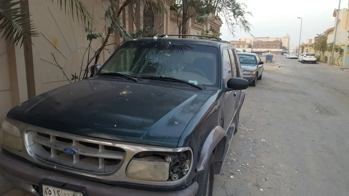 مجهولون يلقون البيض على السيارات بـ مسلح الجش