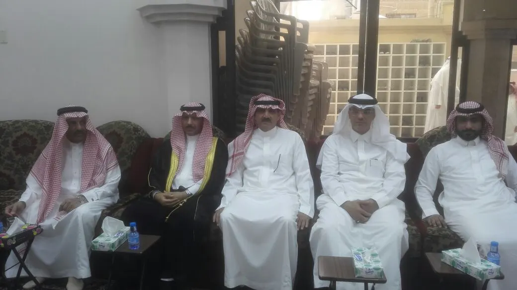 محافظ القطيف يقدم واجب العزاء لأسرة الحليلي