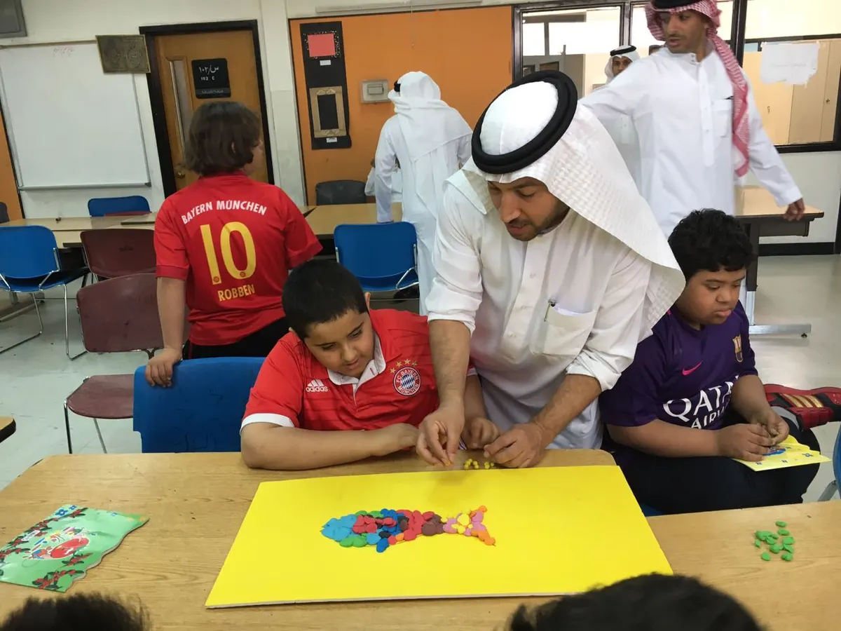 صفوى.. "كلنا شركاء" يثقف طلاب مدارس التعليم العام بفئات الإعاقة