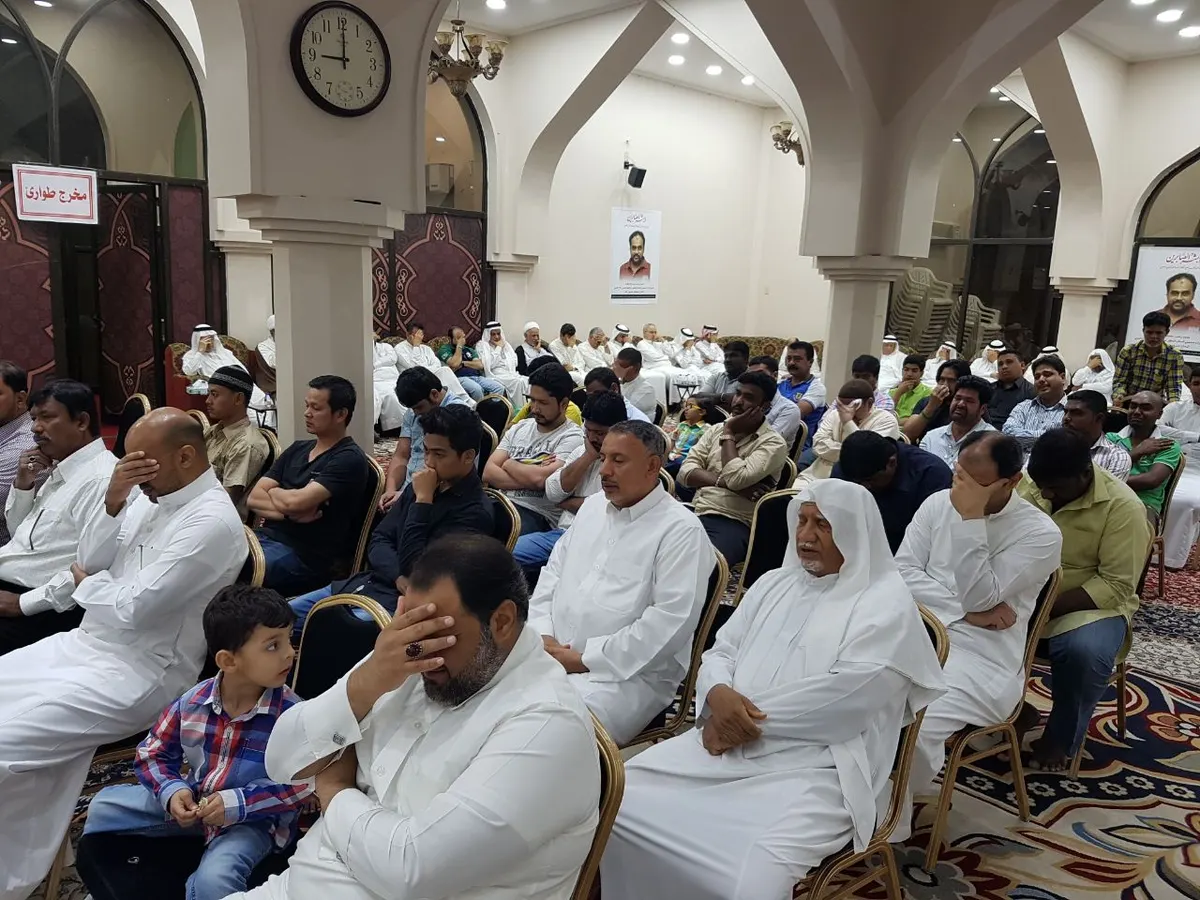 القطيف: مواطنون ومقيمون يتبادلون التعازي في «ضيغم خان».. شاهد الصور