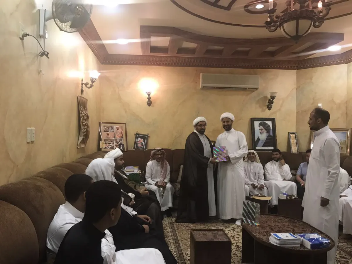 العلامة العبيدان يكرم القائمين على مبادرة «المنبر التفاعلي»