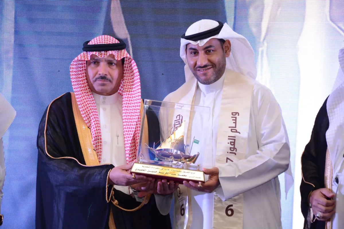 كتب الشهداء بدموعه..فكانت جائزة الإنجاز من نصيبه