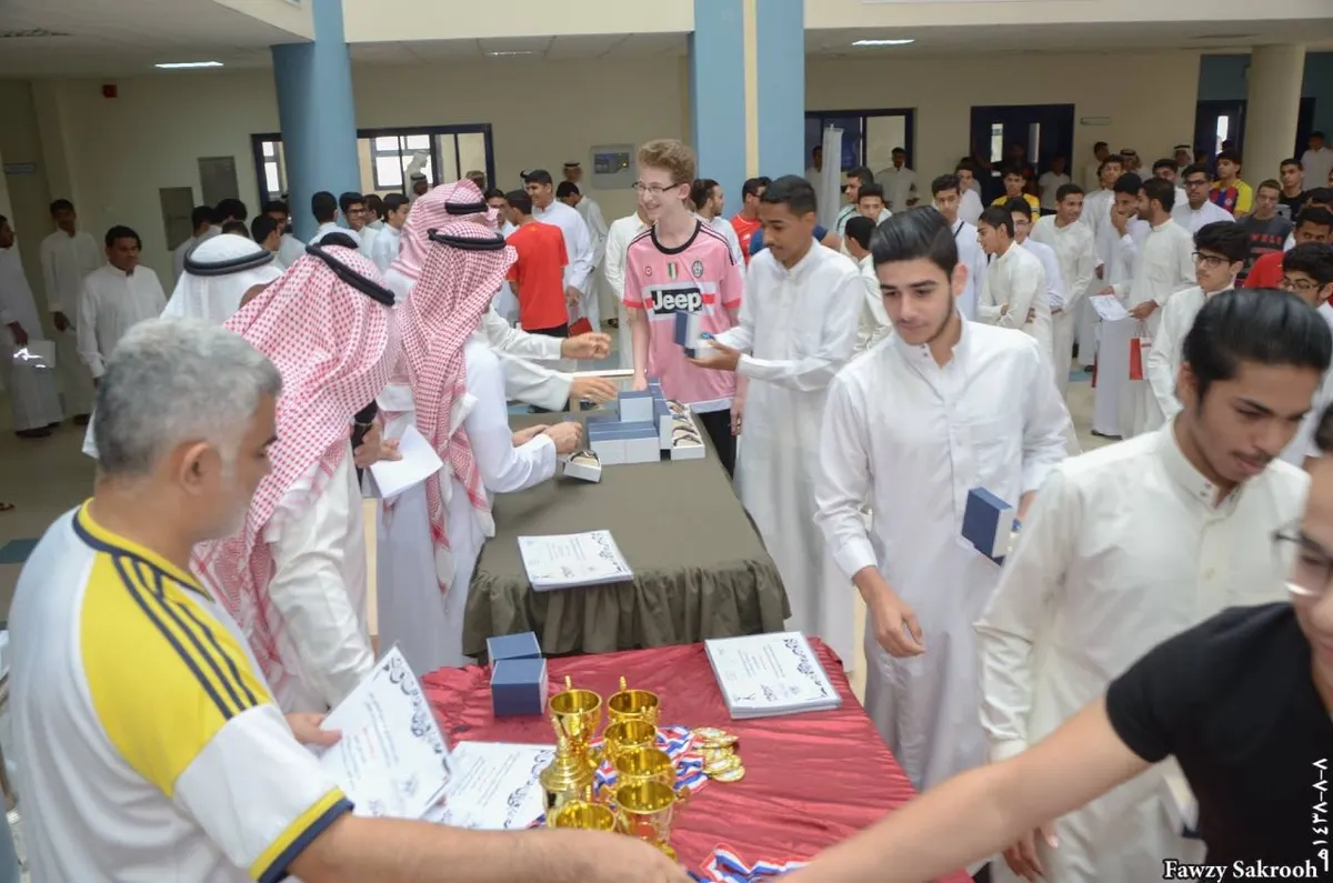 بالأسماء.. القطيف الثانوية تكرم متفوقيها