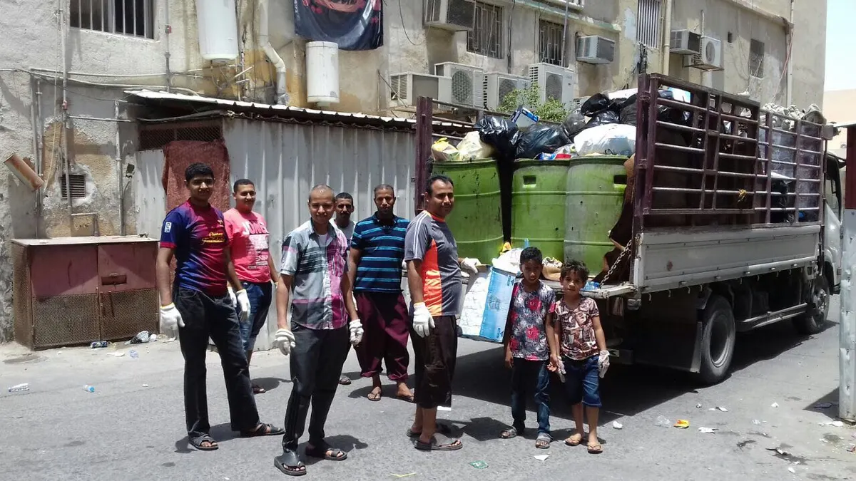 بالصور غاب مقاول النظافة بعذر.. وحضر المتطوعون