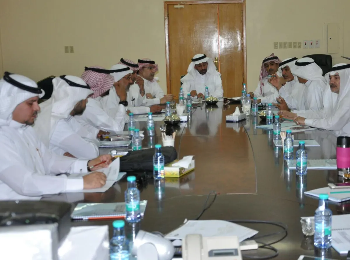 مجلس القطيف يدعو البلدية لإزالة التعديات في الأحياء والشوارع والساحات العامة