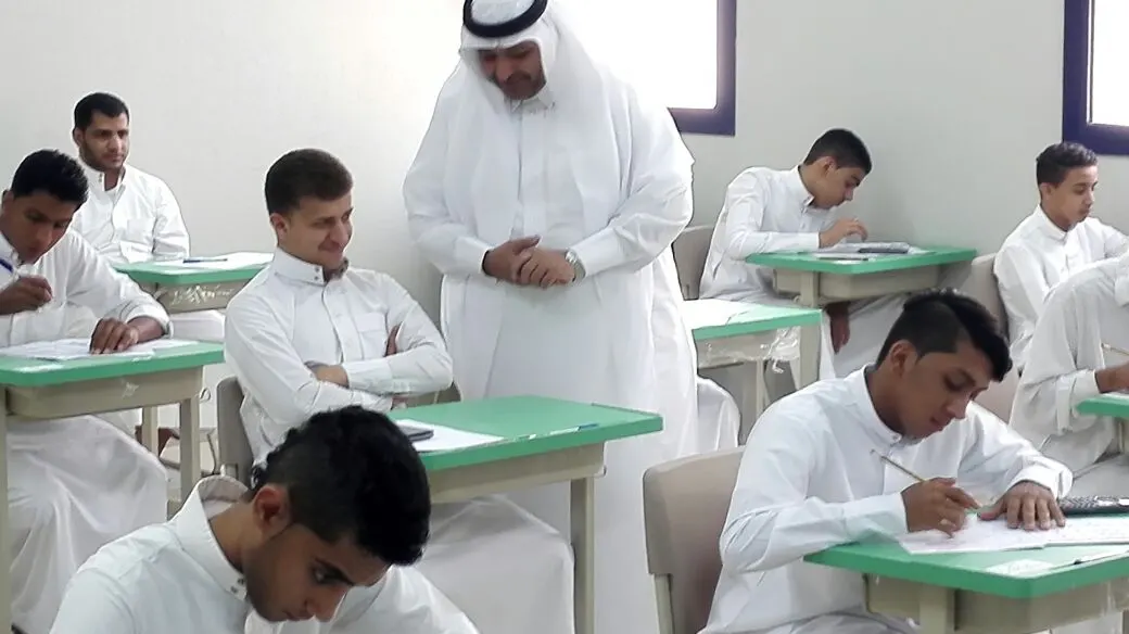 العليط يتفقد سير تأدية 42 الف طالب وطالبة الاختبارات نهاية العام الدراسي بالقطيف