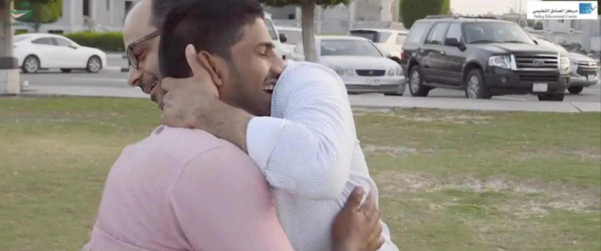 شهر مجاناً لبريطانيا لمن يفشي السلام في كورنيش القطيف.. ولكن شاهد ماذا حدث
