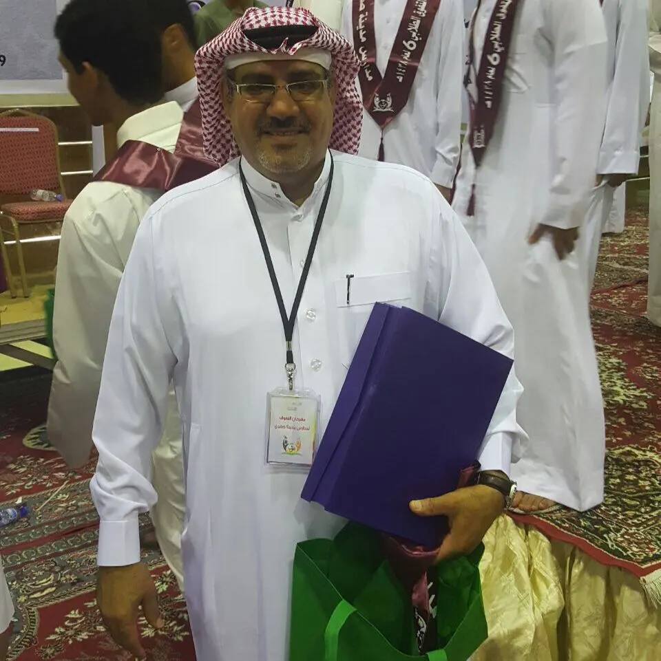 بعد 3 عقود قضاها في التعليم.. آل حمدان: التقاعد ليس نهاية الحياة وسوف أكمل دراستي!
