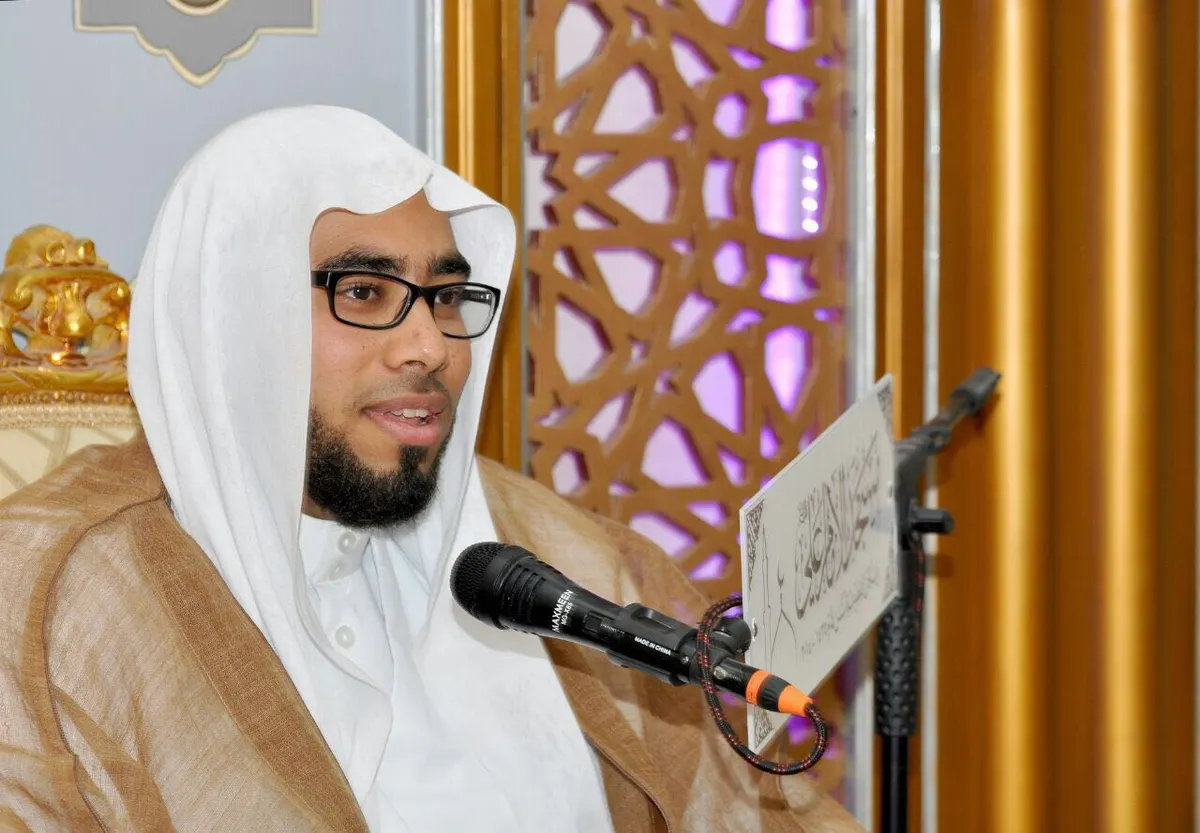 آل سنبل يقدم دروساً دينية خلال شهر رمضان