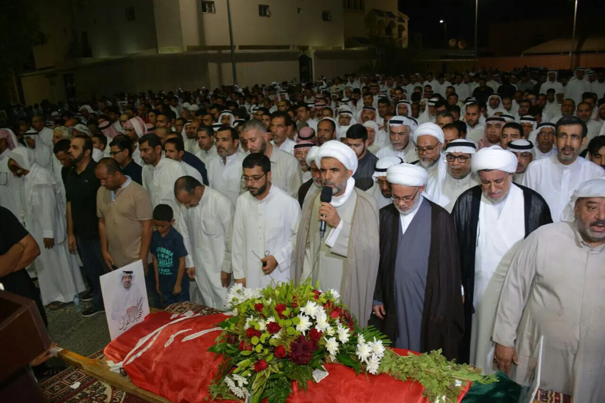 بالصور الجموع تشيع آل هاني إلى مثواه في مقبرة صفوى