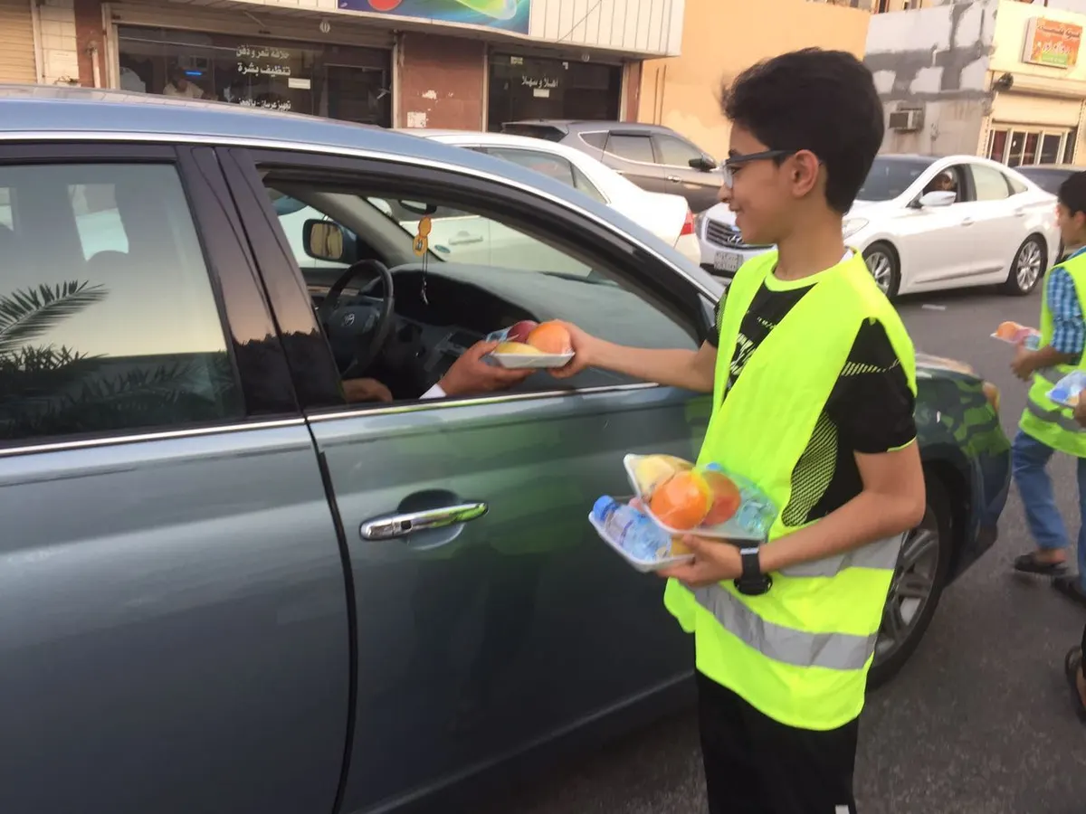 موسمي الربيعية يوزع 250 وجبة إفطار صائم