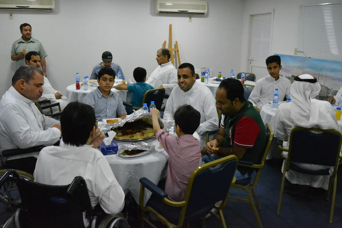 سيهات.. إفطار جماعي يجمع نزلاء المجمع الصحي وأعضاء الجمعية