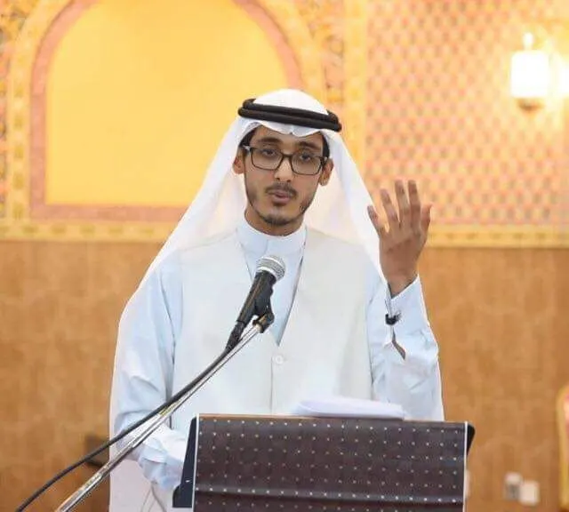 سنابس.. اليوسف يجمع الأبوذية والموال في المحمل !
