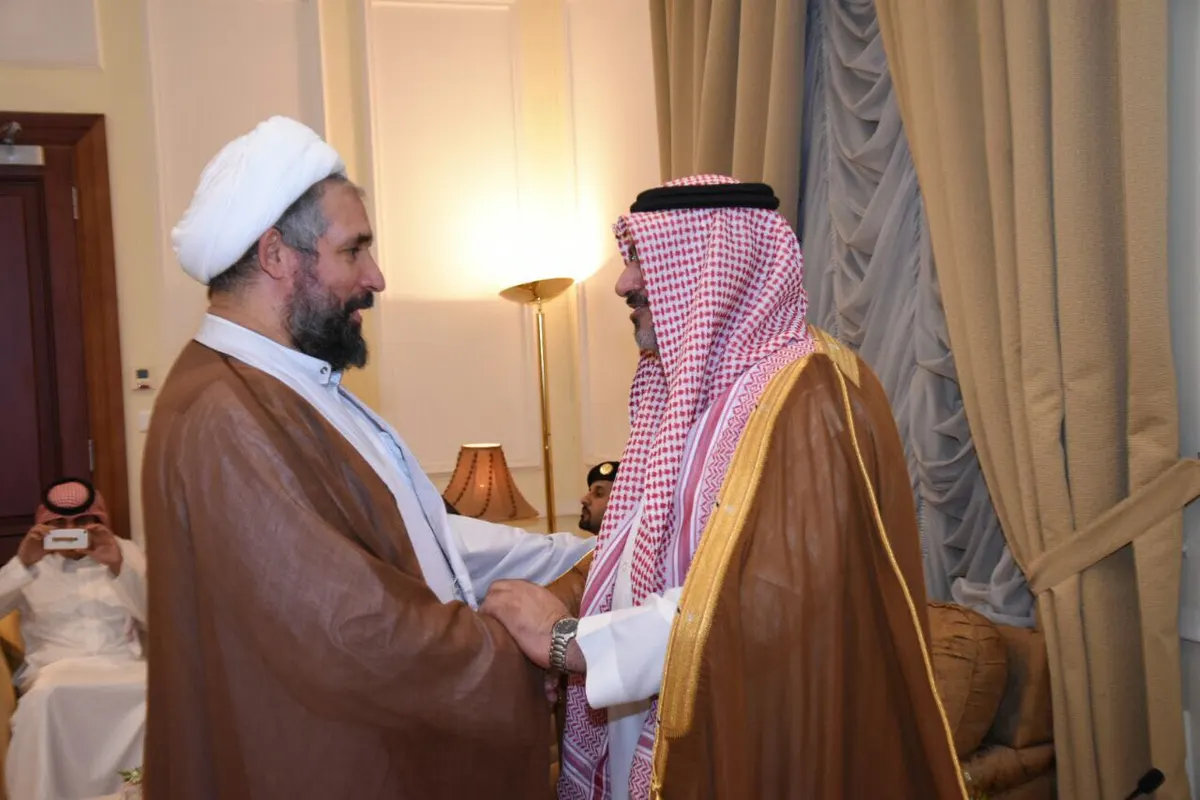 بالصور محافظ القطيف يستقبل جموع المبايعين لولي العهد