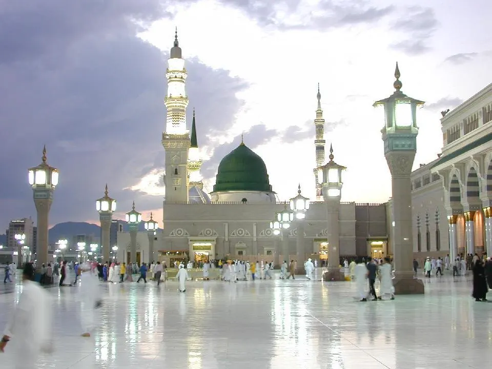 عروض حملة "شمعة الفرج" لرحلات المدينة المنورة في عيد الفطر السعيد