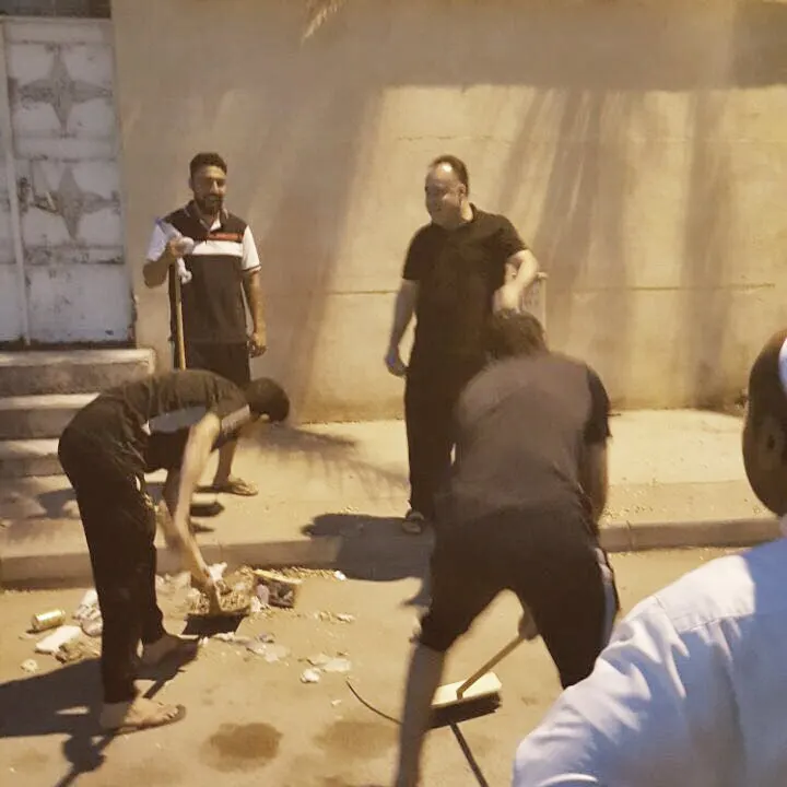 العوامية.. متطوعون يطلقون "بادر" لرفع النفايات من الأحياء