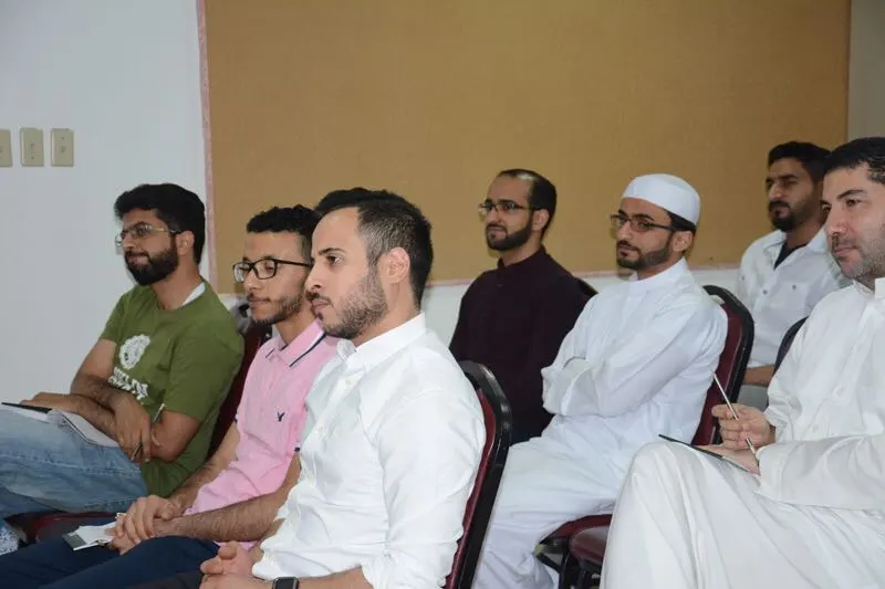 سيهات.. استشاري أسري يقود المقبلين على الزواج لطرق تجنب أبغض الحلال