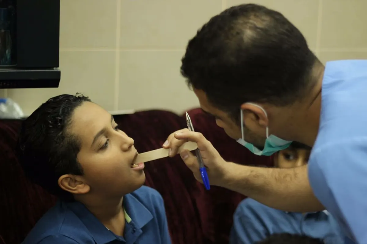 الشويكة.. آل عبيد يعرف طلاب «أجيال» على العناية بصحة الفم