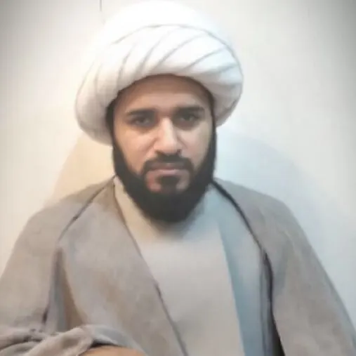 في أحكام صلاة الرجل والمرأة متحاذيين في مكان واحد