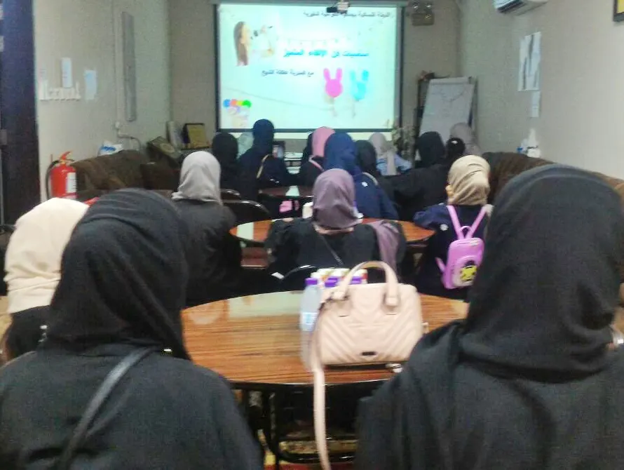 العوامية.. 28 فتاة يتدربن على مواجهة الجمهور بـ«الإلقاء المتميز»