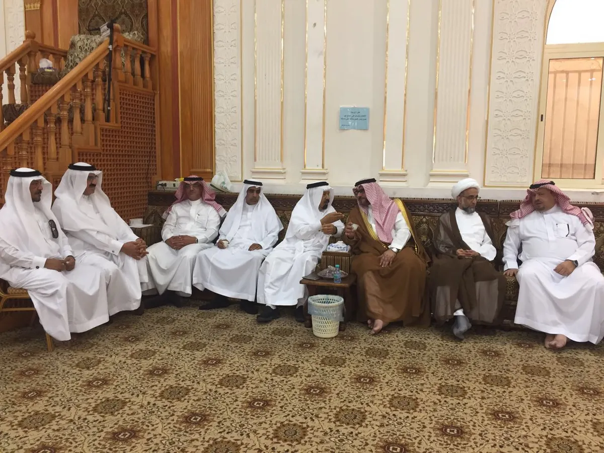 محافظ القطيف يقدم واجب العزاء لأسرة شهاب