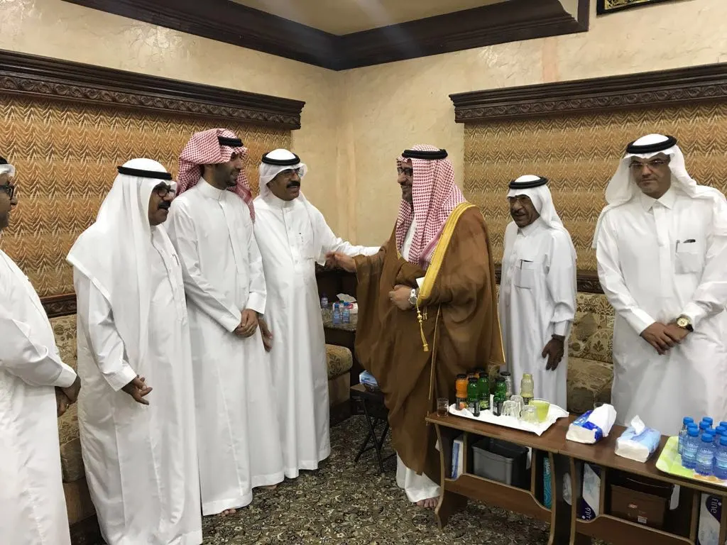 صفوى.. محافظ القطيف يقدم واجب العزاء إلى أسرة آل قريش