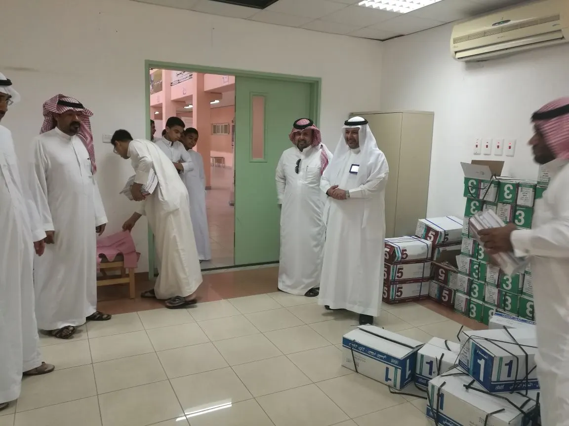 مدير تعليم القطيف يتفقد ميدانيا سير انطلاقة العام الدراسي الجديد