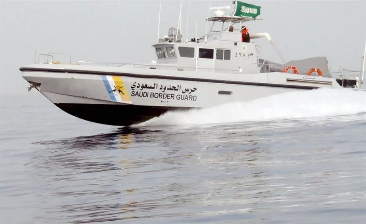 إخماد حريق اندلع في «لنش خاص» في القطيف وإنقاذ طاقمه