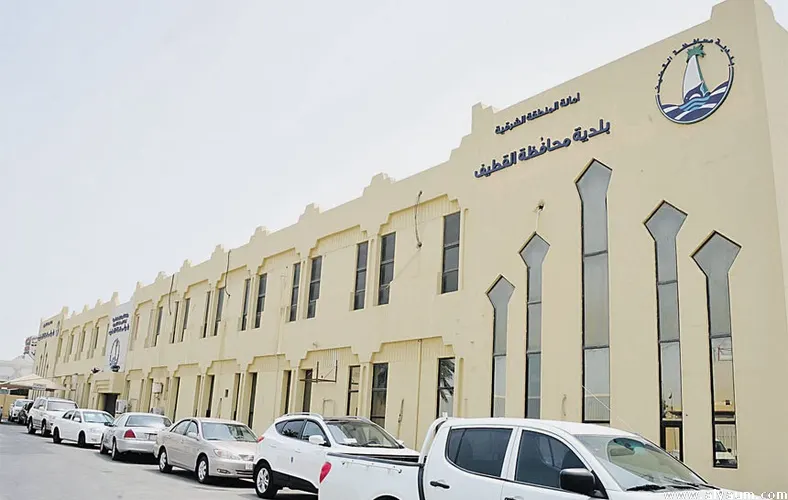 رئيس بلدية القطيف يبحث مع وفد أهالي صفوى تطوير الخدمات