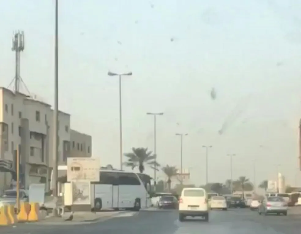 بعد إغلاق تقاطع البحاري.. مركبات تهدد حياة مستخدمي طريق أحد