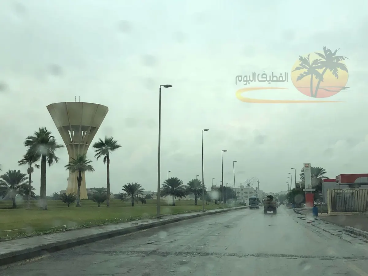 لليوم الثاني.. الأمطار تتواصل على محافظة القطيف