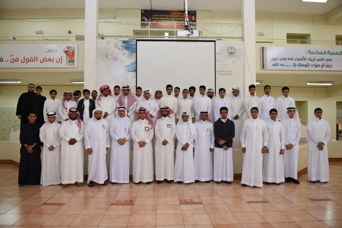 32 طالبا يشاركون في ملتقى الحوار الطلابي بتعليم القطيف