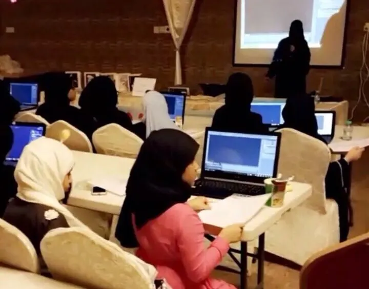 القطيف.. «أضواء» تدرب 50 يتيماً على سحر الفوتوشوب